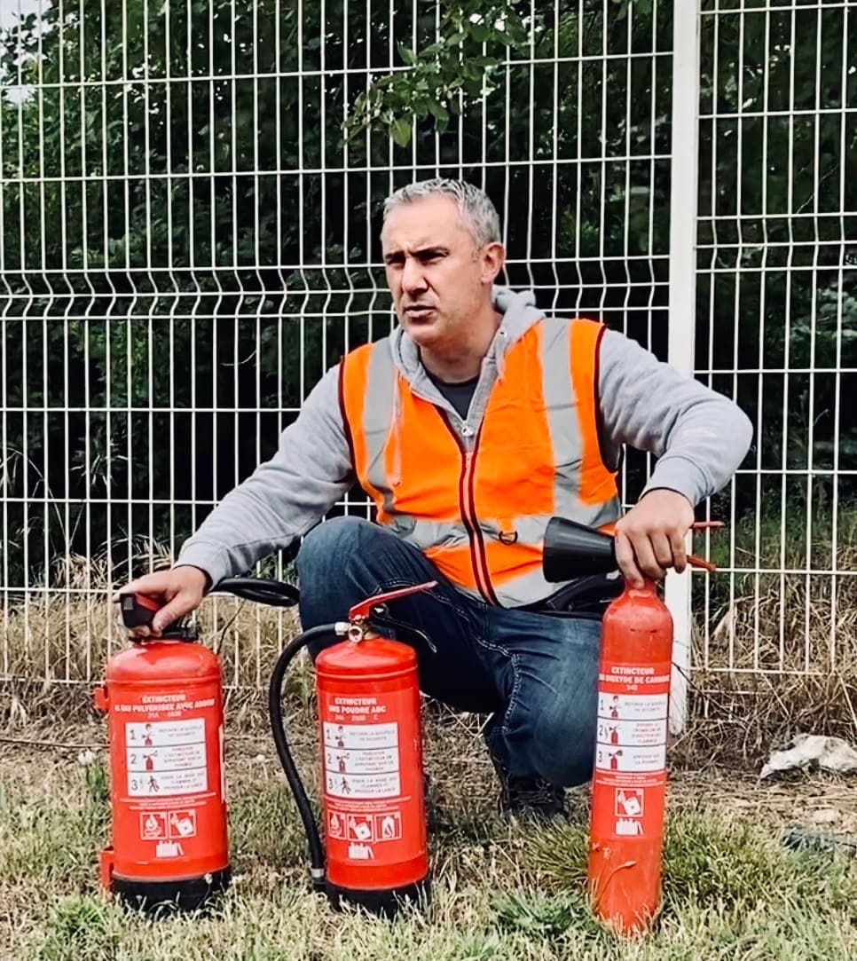 Vérification d'un exutoire de désenfumage sur une toiture